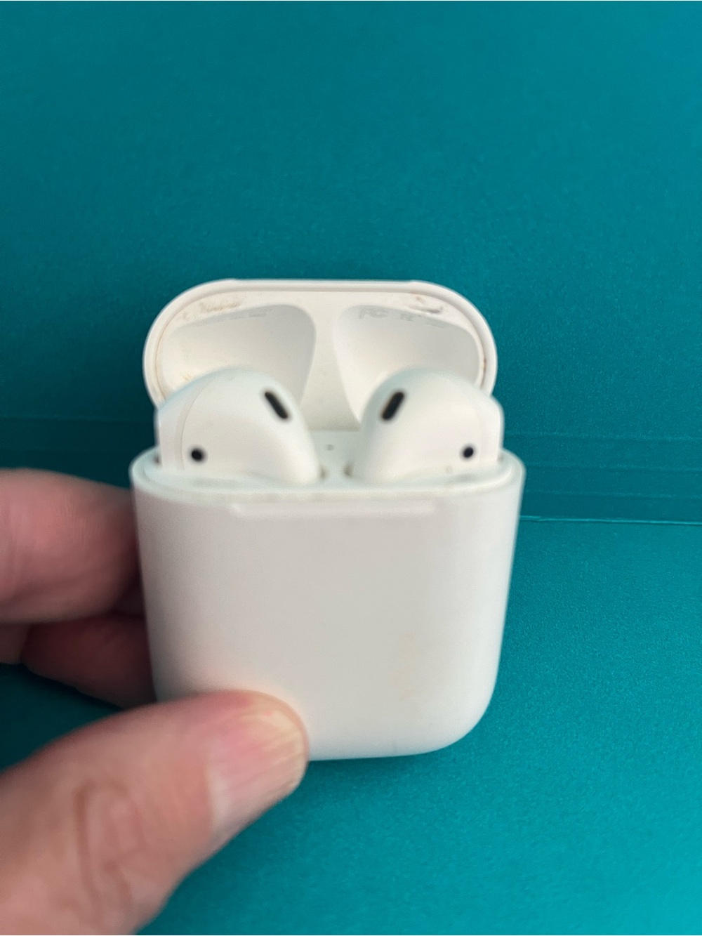 Apple AirPods 2 Model #A2031 White Earbud Headphones with Charging Case